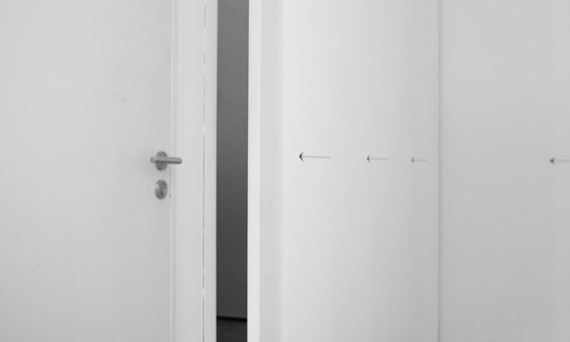 Drzwi z rewersem – co to znaczy, że drzwi są rewersyjne?